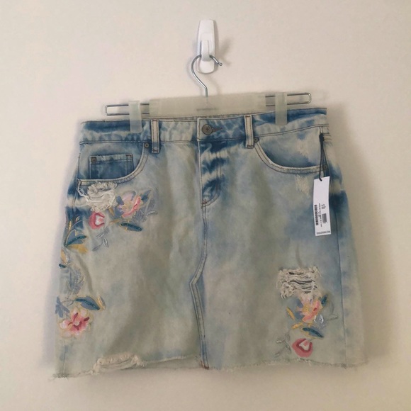 Jean Skirt with tags still on - Picture 1 of 3
